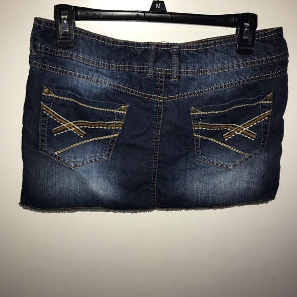 Mini jean skirt - Picture 2 of 3